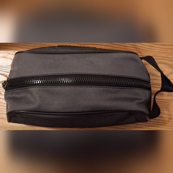 EUC Versace Parfums Large Black & Grey Nylon Travel Toiletry Makeup Cosmetic Bag - Picture 5 of 10